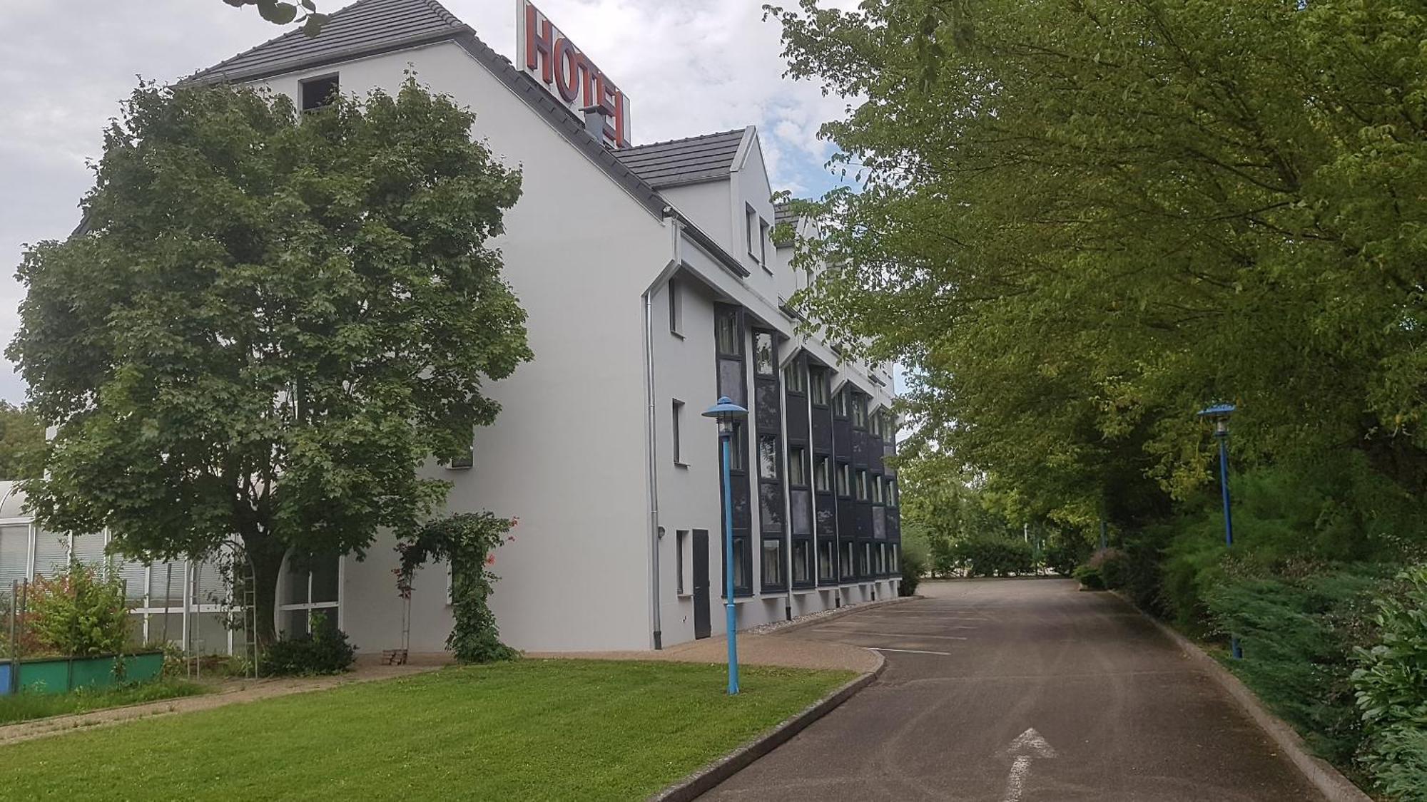 Hotel Restaurant La Tour Romaine - Haguenau - Strasbourg Nord Schweighouse-sur-Moder Kültér fotó