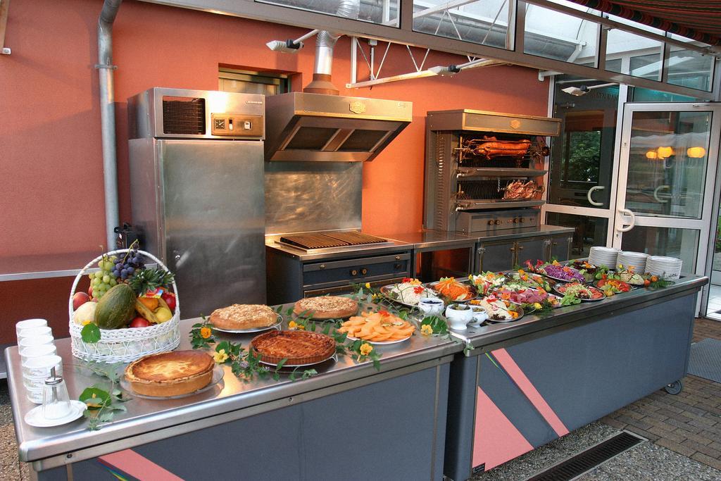 Hotel Restaurant La Tour Romaine - Haguenau - Strasbourg Nord Schweighouse-sur-Moder Kültér fotó