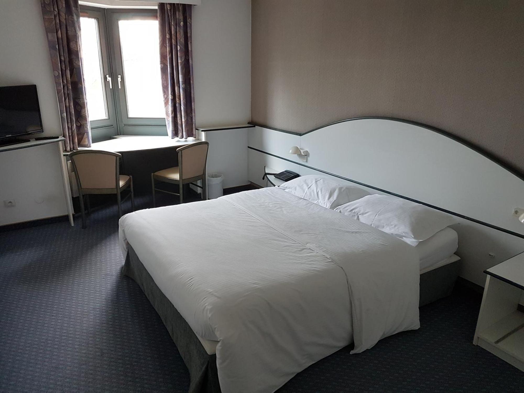 Hotel Restaurant La Tour Romaine - Haguenau - Strasbourg Nord Schweighouse-sur-Moder Kültér fotó
